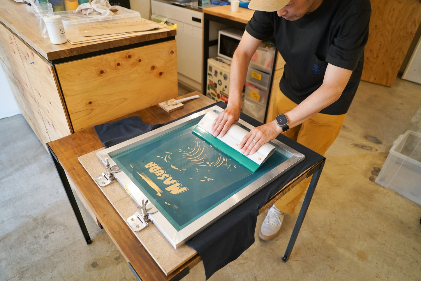 ミツバチと萩石見空港 Tシャツ | Masuda Sukajan Graphics【納期2週間】