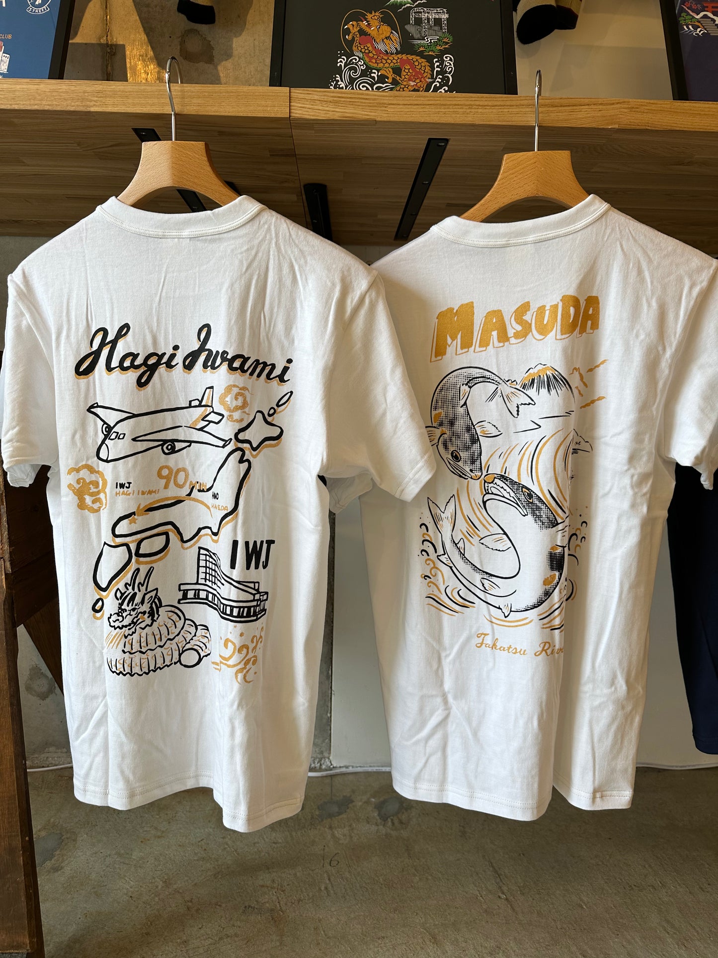 鮎と高津川 Tシャツ | Masuda Sukajan Graphics【納期2週間】